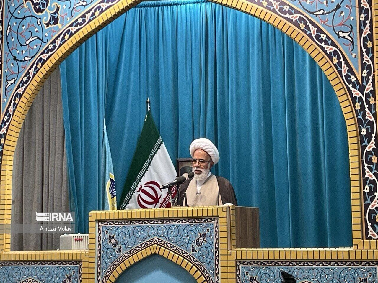امام جمعه کرمانشاه: مسوولان خدمات نظام را برای جوانان تبیین کنند