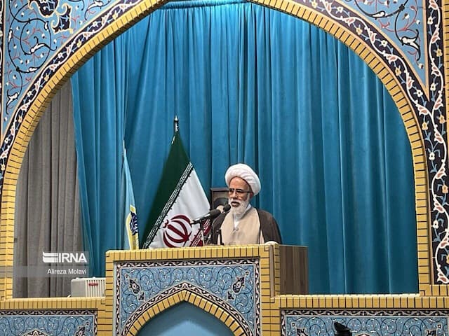 امام جمعه کرمانشاه: مسوولان خدمات نظام را برای جوانان تبیین کنند