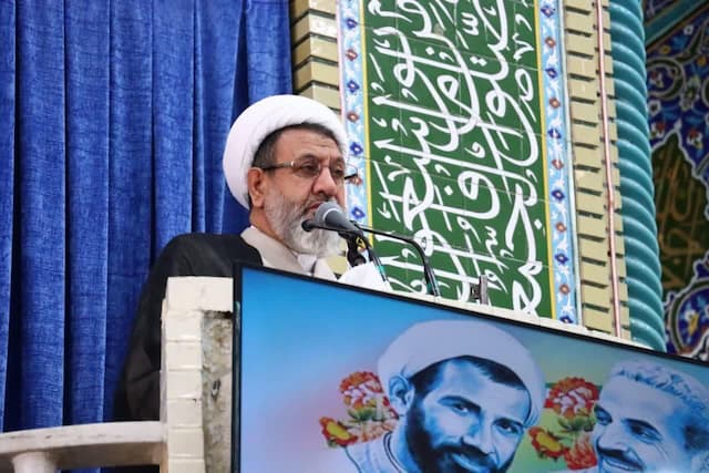 امام جمعه کرمان: همبستگی مردم سلاح مبارزه در جنگ نرم است