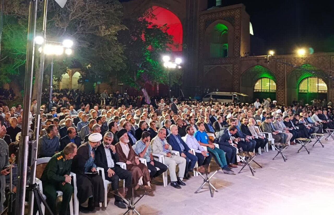 تقدیر رهبر معظم انقلاب از کتاب "پاسیاد پسر خاک" در قزوین