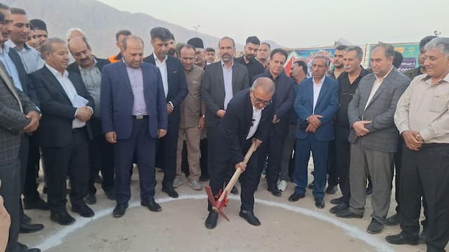 کلنگ‌زنی مجموعه نمایندگی‌ خودروی سبک و سنگین در گچساران
