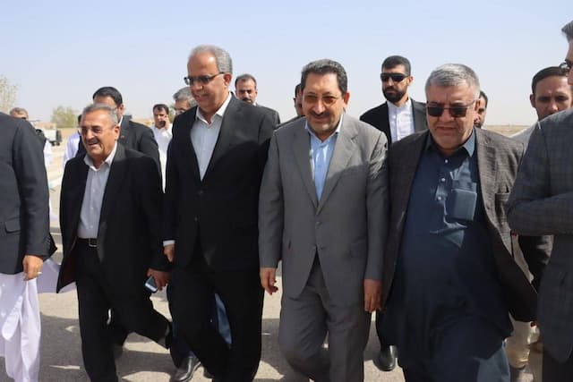 وزیر صنعت، معدن و تجارت وارد ایرانشهر شد