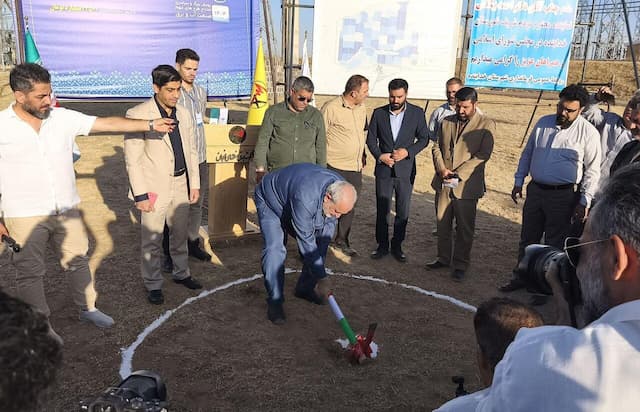 آغاز عملیات اجرایی نیروگاه خورشیدی ۵۰۰ مگاواتی با حضور وزیر نیرو در زنجان 