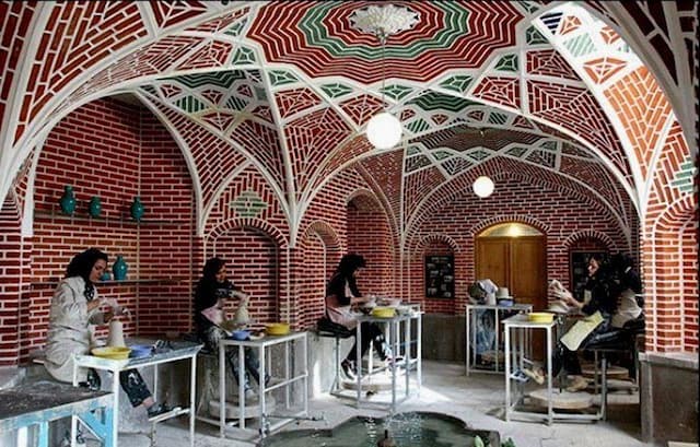 مدرس صنایع دستی: جای خانه سفال در اردبیل خالی است