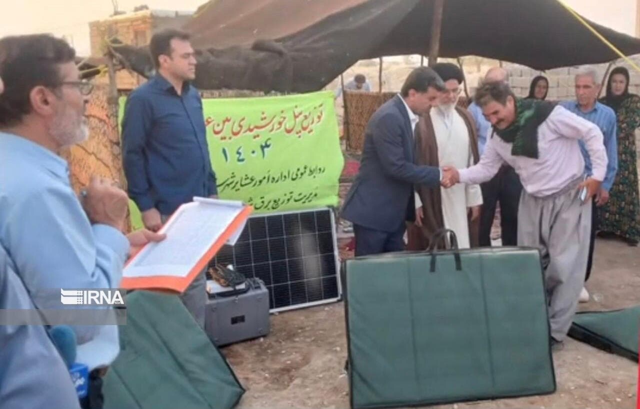 توزیع ۴۰ پنل خورشیدی بین عشایر دهلران در هفته دولت