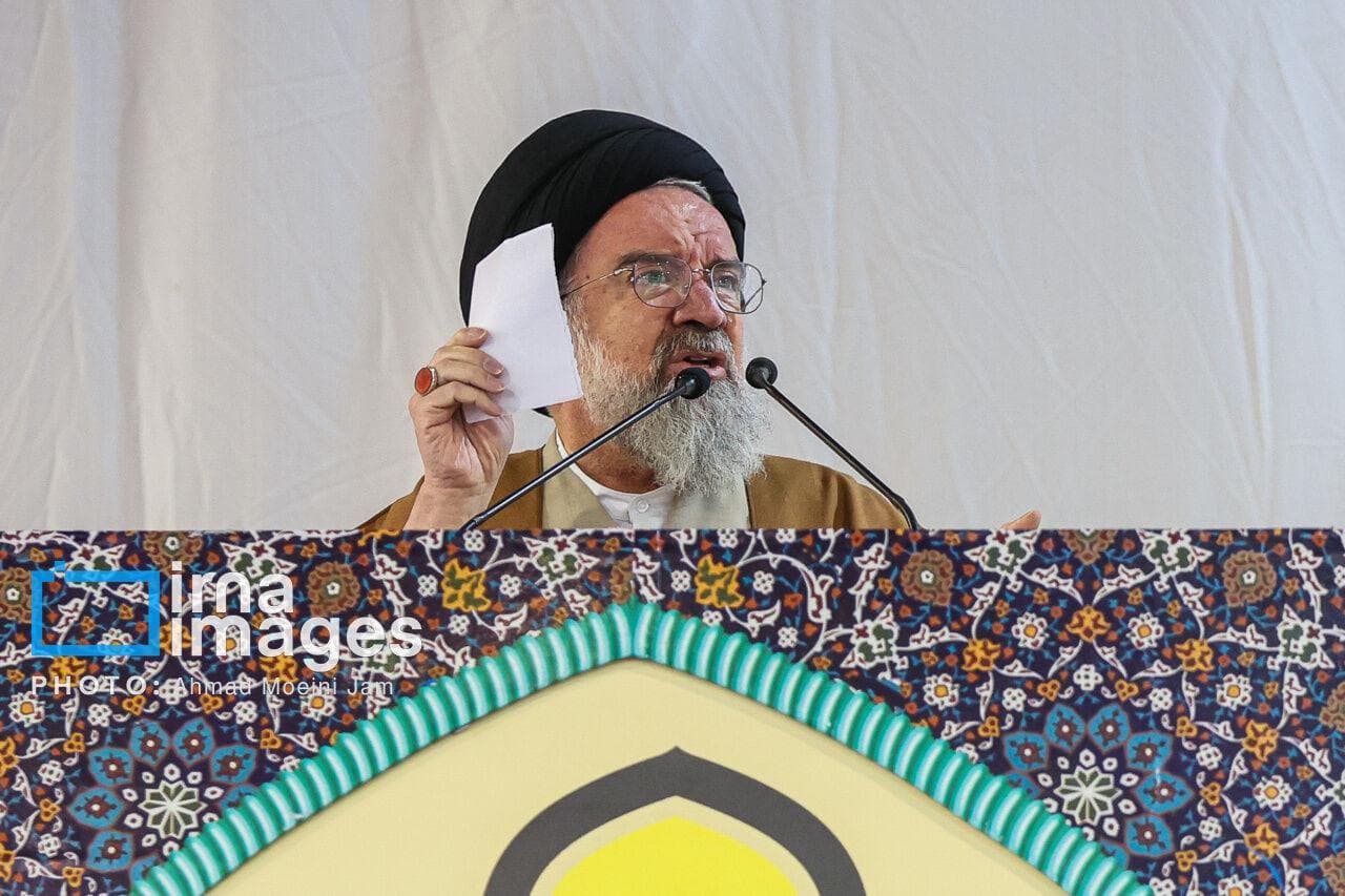 آیت الله احمد خاتمی: نباید دولت را تخریب کرد
