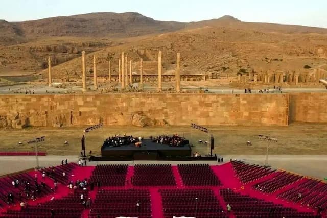 اجرای ارکستر فیلارمونیک ارمنستان در تخت‌جمشید، صلح و امنیت ایران را به جهانیان نشان می‌دهد