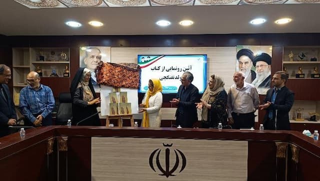کتاب "تولد تفنگچی" در بوشهر رونمایی شد