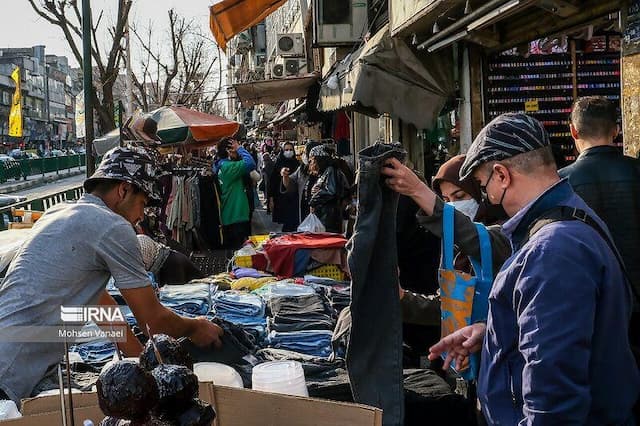 آغاز طرح ساماندهی ۲۵٠ دستفروش در بازار/ ضرورت بهره گیری از فناوری های نوین در تهران