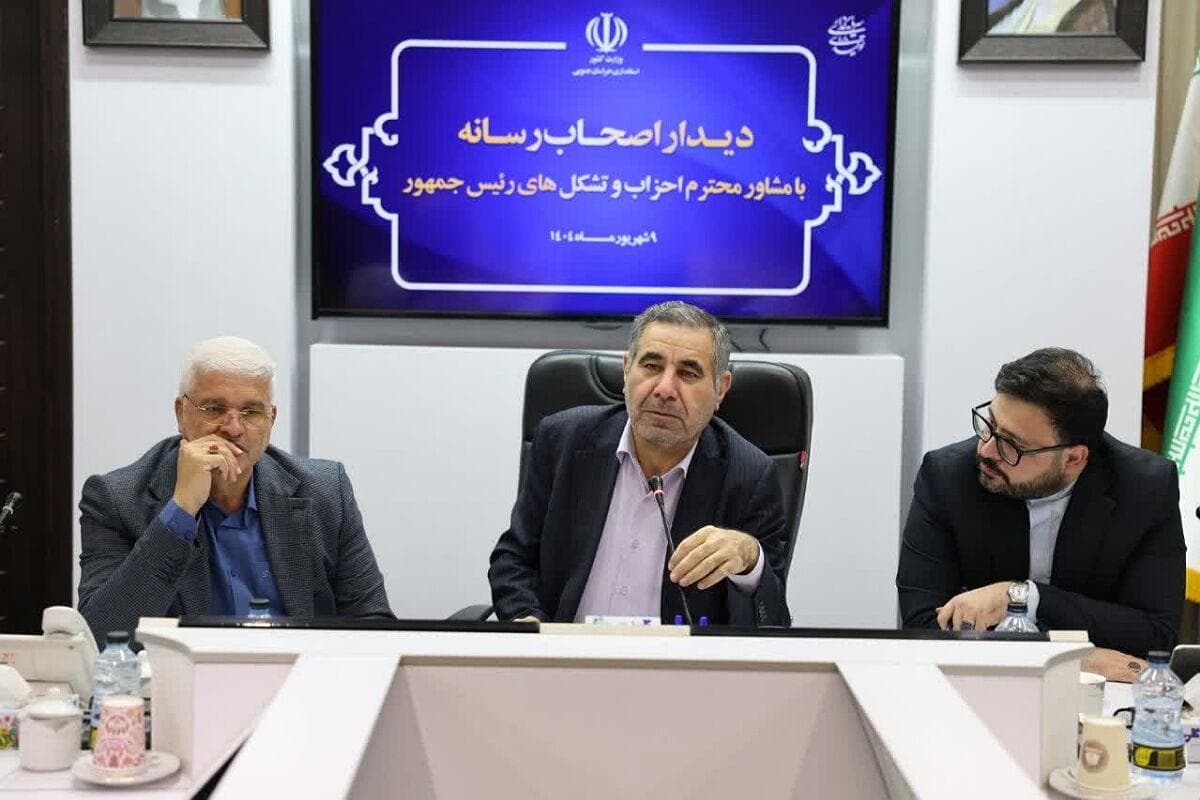 مشاور رئیس جمهور: رسانه‌ها به نقد بدون لکنت بپردازند
