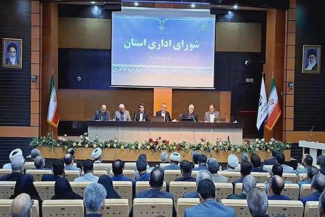 مشاور رئیس جمهور: تفویض اختیارات به استانداران ضروری است