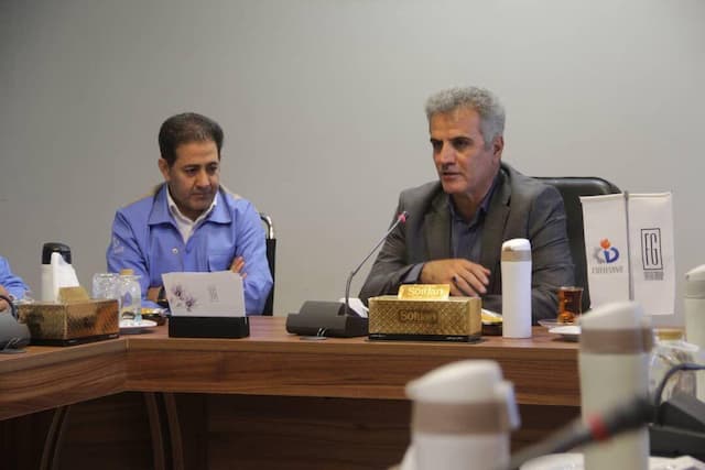 فرماندار شیراز: قوانین دست‌وپاگیر انگیزه فعالان اقتصادی را کاهش می‌دهد