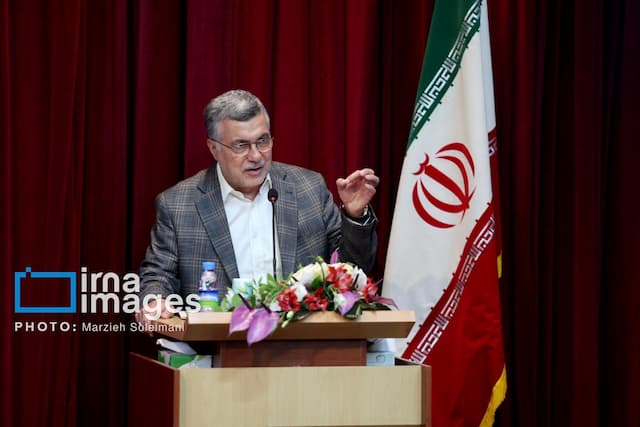 وزیر بهداشت بر اجرای سریع مصوبات شورای عالی سلامت با تعیین نقش دستگاه‌ها تاکید کرد