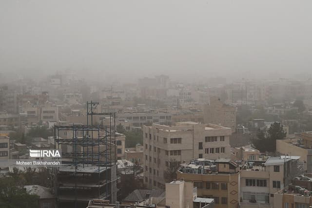 وزش باد شدید همراه با گرد و خاک در تهران