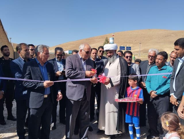 یک طرح ورزشی به مناسبت هفته دولت در شهرستان رزن افتتاح شد