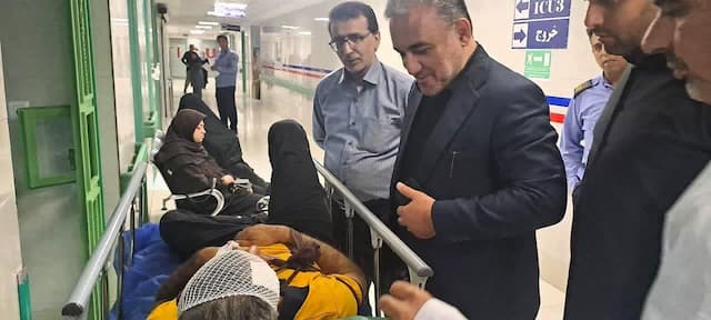فرماندار قم از مصدومان سانحه مینی بوس حامل ورزشکاران عیادت کرد