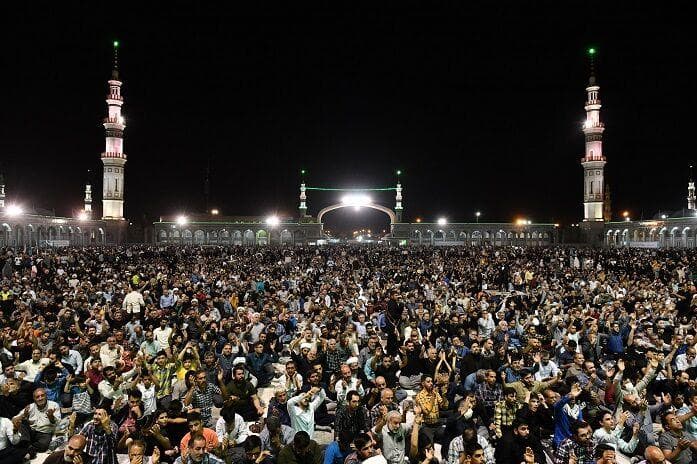 منتظران امام عصر در شب آغاز امامت مهدی موعود در جمکران اجتماع کردند