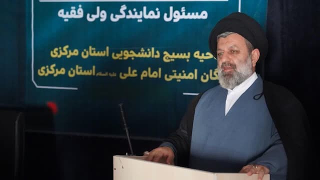جامعه با ولایت محوری به رشد و تعالی می رسد