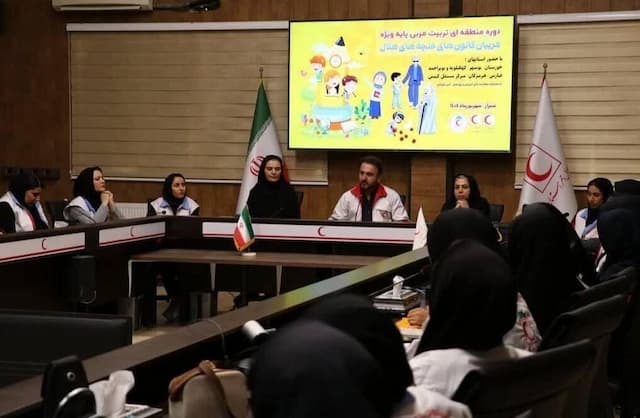 استمرار آموزش کودکان با توانمندسازی مربیان غنچه‌های هلال