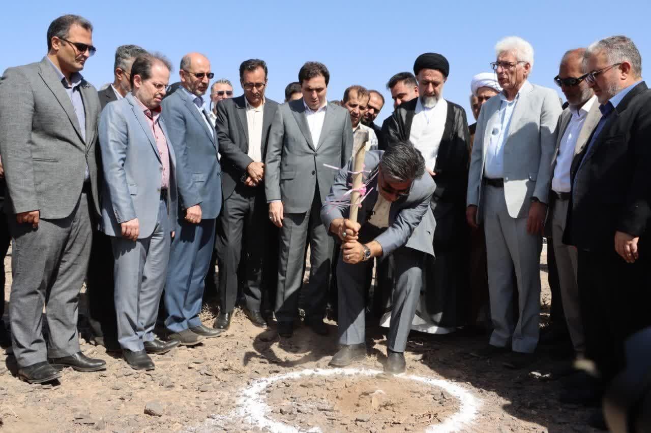 آغاز عملیات اجرایی احداث نیروگاه خورشیدی در شهرک صنعتی شهریار