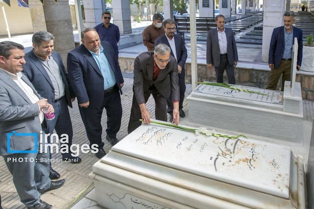 مدیرعامل ایرنا به مقام شامخ شهدای کرمانشاه ادای احترام کرد