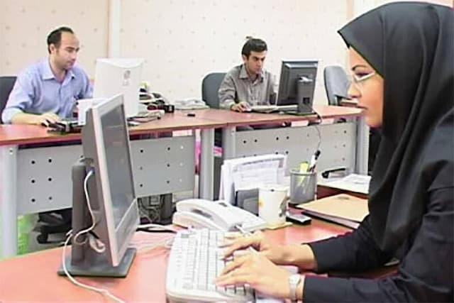 ساعت کاری ادارات و تعطیلی پنجشنبه‌ها تا پایان شهریور تمدید شد