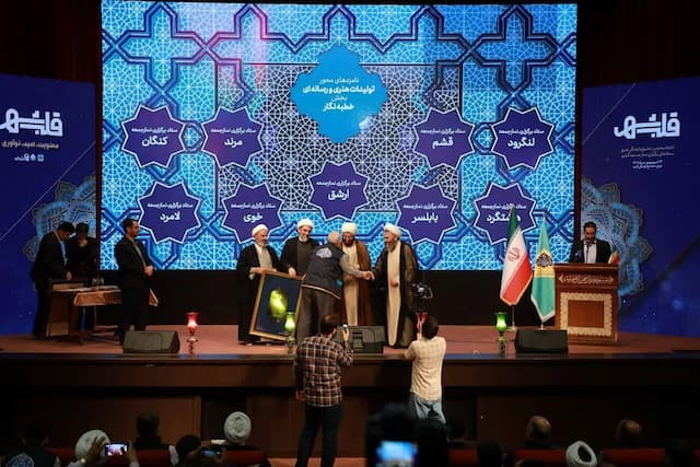 برگزاری اختتامیه دومین جشنواره فرهنگی هنری ستادهای نماز جمعه «قلب شهر»