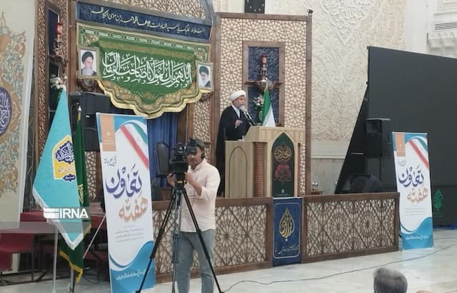 هشدار امام جمعه موقت شیراز درباره جنگ ترکیبی دشمن برای ایجاد تفرقه