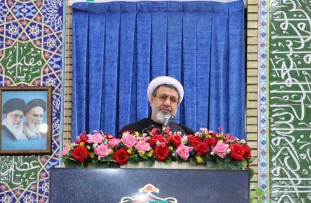 امام جمعه کرمان: اهل سخن و قلم وحدت جامعه را مدنظر داشته باشند