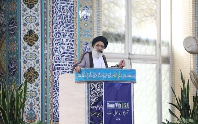 امام جمعه کرج : فلسطین باید زنگ بیداری جهان اسلام باشد