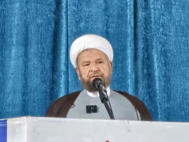 امام جمعه جیرفت: سعادت جامعه از مسیر اتحاد و همدلی می‌گذرد