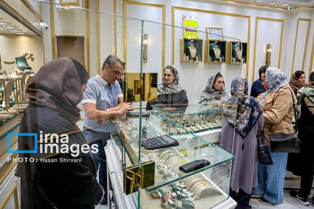 قیمت جهانی طلا ظرف ۱۰ روز حدود ۱۲۰ دلار افزایش یافت/ کاهش تقاضا در بازار تهران