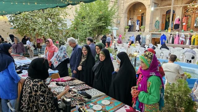 جشنواره لباس‌های بومی روایتگر هویت و تاریخ ایرانی است