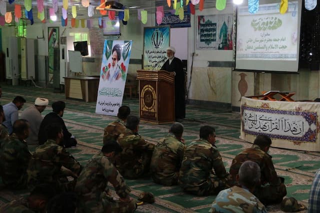 امام جمعه خاش: انقلاب اسلامی با الهام از سیره نبوی، پرچمدار وحدت است