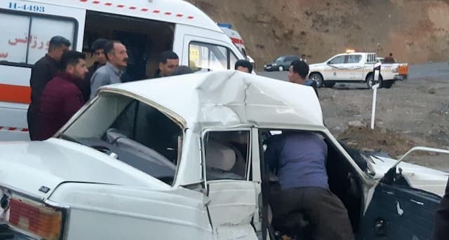مصدومیت ۱۱ نفر بر اثر حادثه رانندگی در کردستان