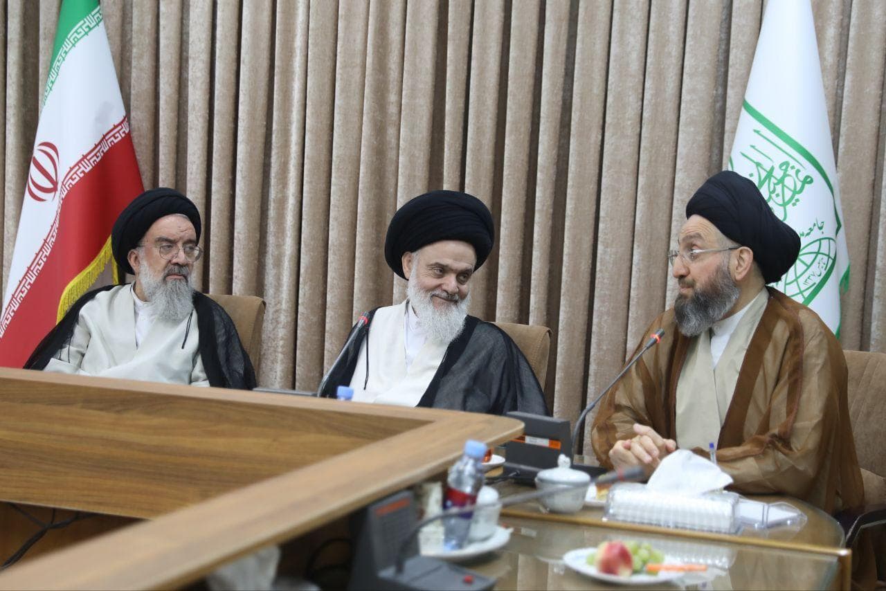 سید عمار حکیم در جمع اعضای جامعه مدرسین حاضر شد