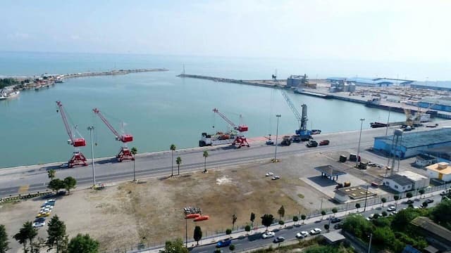 افزایش ۲۰ درصدی صادرات و واردات کالا از بندر شادگان