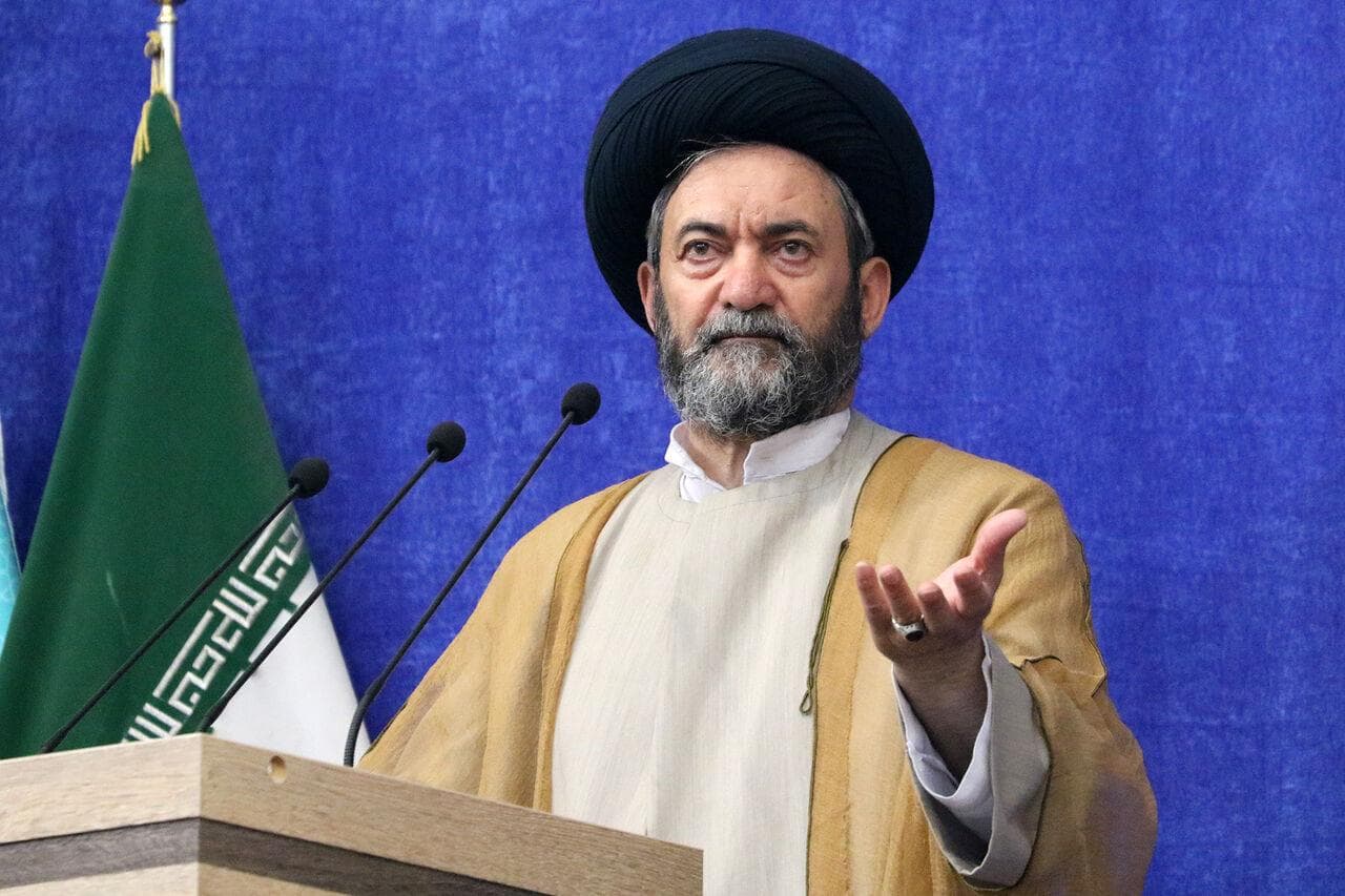 امام جمعه اردبیل: دولت بر فرهنگ به عنوان ریل حرکت جامعه تمرکز کند