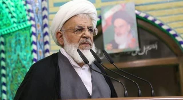 امام جمعه یزد: دولت برای حل مشکلات معیشتی مردم، تدبیر کند