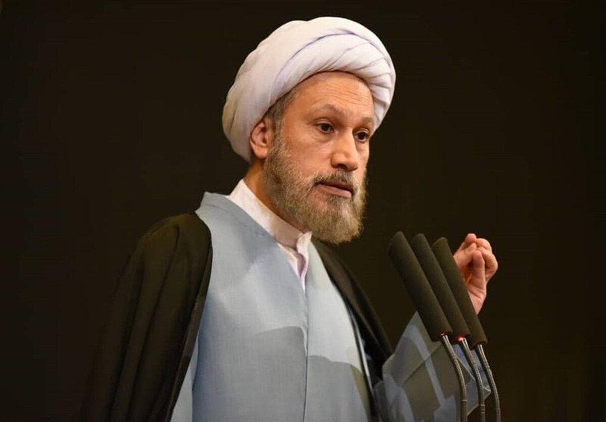 امام جمعه شیراز: نتیجه نظرسنجی‌ [رسانه‌های غربی] نشان می‌دهد که دل‌های مردم اروپا و آمریکا، با ما همراه شده