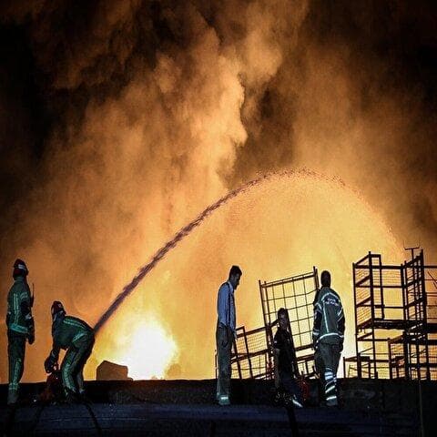 تصاویر: آتش‌سوزی انبار مواد نفتی و روغنی در خیابان شهید رجایی - تهران