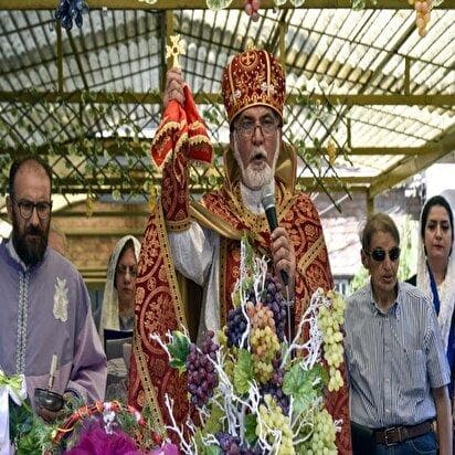 تصاویر: بزرگداشت عروج حضرت مریم (س) و عید تبرک انگور