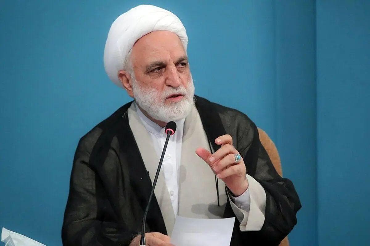 رئیس قوه قضائیه: برای مقابله با کسانی که بخواهند برای مردم مشکل ایجاد کنند، کنار دولت هستیم/ ما مسئولان باید پیرامون حفظ انسجام و وحدت ملی، در گفتار خود بیشتر دقت کنیم/ امروز برخی از مشکلات مردم و کشور، به واسطه تحریم‌های نظام سلطه، مزمن شده/ مشکل آب فقط با صرفه‌جویی حل نمی‌شود، مدیریت صحیح لازم است/ لازمه ارتقای وحدت ملی، التزام به قانون است