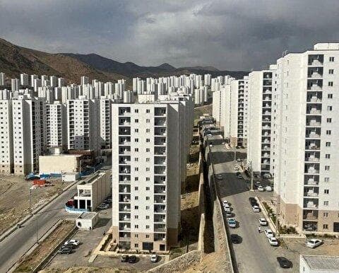 ادعای کاهش نرخ ملک در مناطق گران قیمت تهران، اصلاً درست نیست/ امروز چون منفعت خیلی‌ها در این است که اقتصاد مسکن را ضعیف جلوه دهند، سعی دارند آن را ریزشی اعلام کنند/ رکود بازار نسبت به اردیبهشت و خرداد، عمیق‌تر شده/ الان در منطقه‌ای که اتباع بودند، خانه بیشتر شده و مسلماً قیمت اجاره پایین آمده؛ در مناطقی هم که نبودند شاید نرخ بالا رفته باشد
