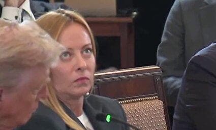 ببینید / ویدیوی وایرال شده از حرکات صورت نخست وزیر ایتالیا حین دیدار سران اروپا با ترامپ