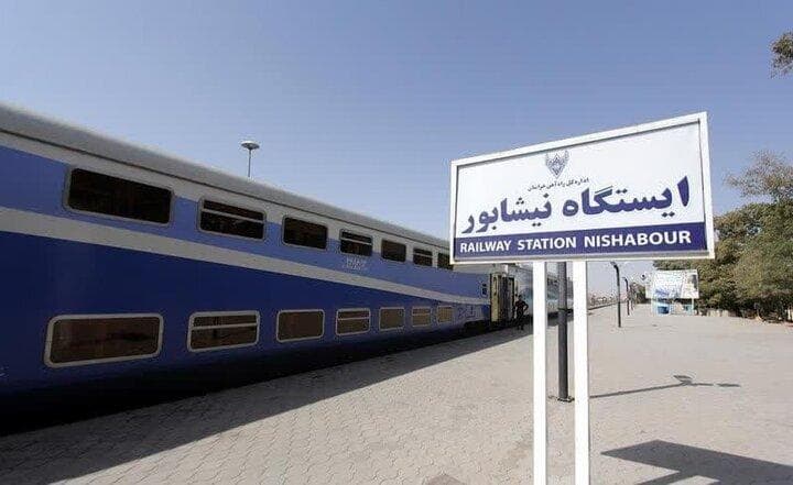 ایستگاه راه‌آهن نیشابور: برنامه‌هایی در خصوص عدم توقف قطار در نیشابور به ما ابلاغ شده/ راه‌آهن خراسان‌رضوی: طبق برنامه‌ای که از تهران به ما داده شده، برخی قطار‌ها در جهت افزایش بهره‌وری در ایستگاه نیشابور توقف نخواهند کرد
