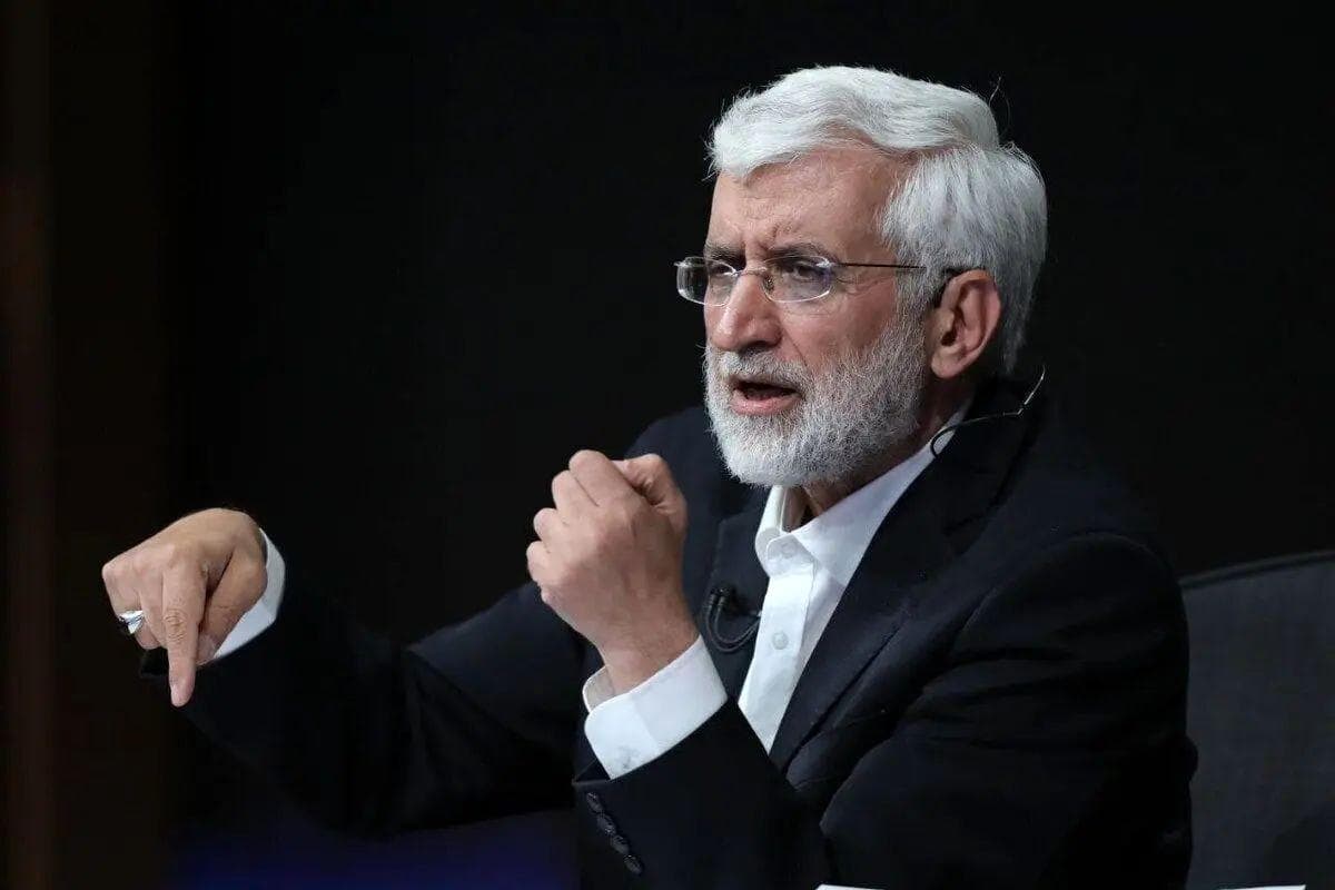 سعید جلیلی درباره بیانیه جبهه اصلاحات: عده‌ای از ۲۰۰ سال گذشته راه‌‌حل مسائل را در آغوش غرب می‌بینند؛ این که امروز بیانیه می‌دهند و به دنبال تکرار همان مسیر اشتباه قبلی هستند، آیا چیزی جز همان اصطلاحی است که دو هفته پیش به آن اعتراض داشتند؟