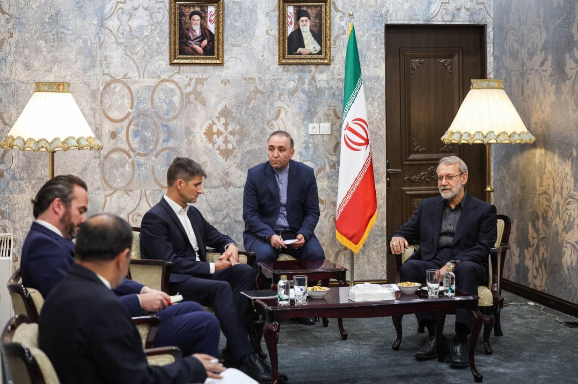 المیادین به نقل از منابع دیپلماتیک غربی: معاون وزیر امور خارجه سوئیس، پیامی از «ویتکاف» به تهران برده/ مضمون این پیام، آمادگی واشنگتن برای مذاکرات، همراه با تضمین‌هایی مبنی بر اینکه در جریان این گفت‌و‌گو‌ها جنگی رخ نخواهد داد، است/ اکسیوس: یک مقام آمریکایی گفته این خبر نادرست است