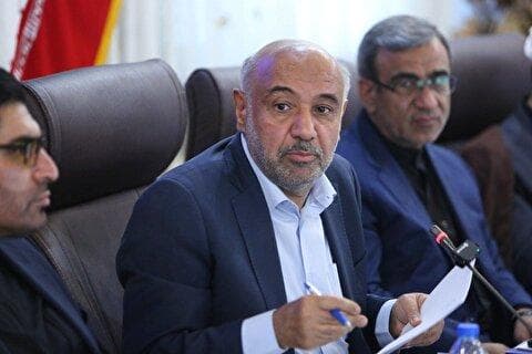 وزیر کار: ۹۵ درصد بازنشستگان قبل از ۶۰ سالگی بازنشسته می‌شوند/ این عادلانه نیست فردی در ۴۰ سالگی بازنشسته شود، حق بیمه پرداخت نکند و دوباره تا ۷۰ سالگی وارد بازار کار شود / امروز با چالش‌هایی چون پرداخت حق بیمه ۹۰۰ هزار نفر توسط دولت و کاهش ۵۰ درصدی حق بیمه ۴ میلیون نفر مواجهیم؛ این وضعیت در آینده انبوهی از مشکلات را به‌دنبال خواهد داشت