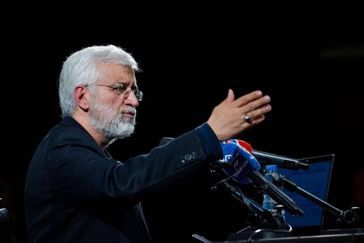 جلیلی: اینکه عده‌ای بگویند رشد اقتصادی بالاتر از ۳.۵ درصد امکان ندارد، تقویت دولت نیست؛ دولت قوی رشد ۸ درصد را محقق می‌کند